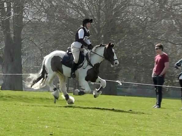 Lance cantering (14)